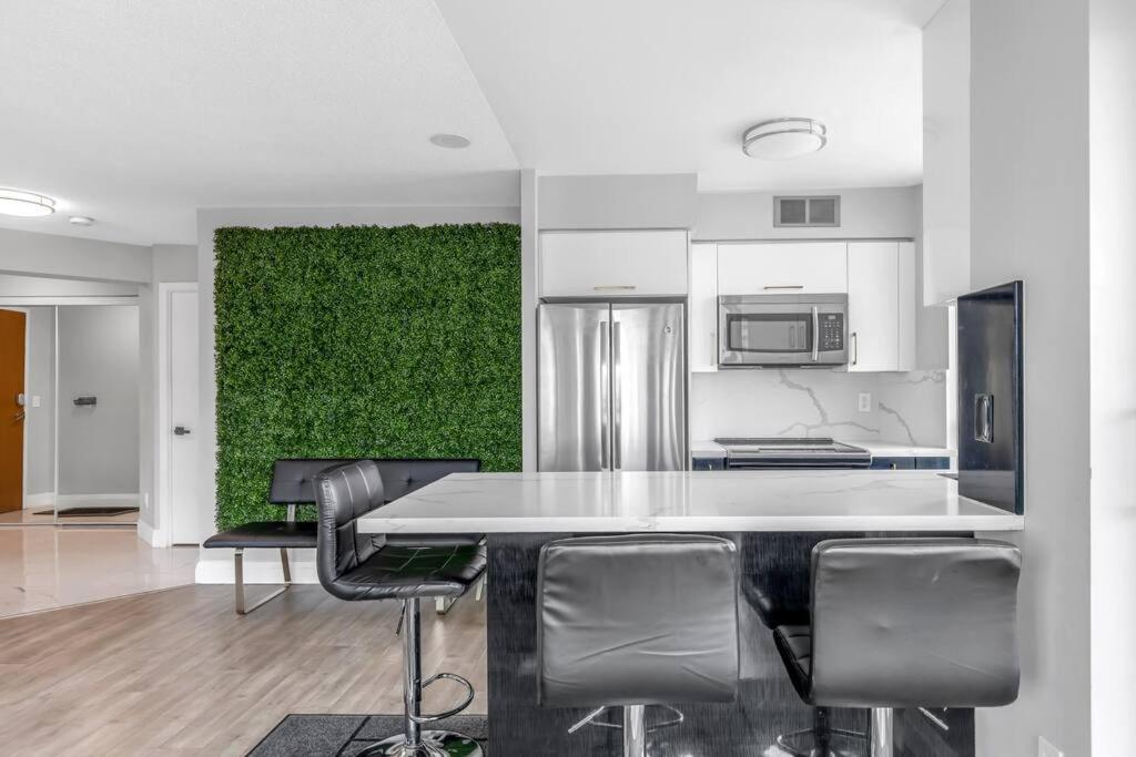 טורונטו 2 Bedroom Waterfront Condo Downtown W/ Free Parking מראה חיצוני תמונה