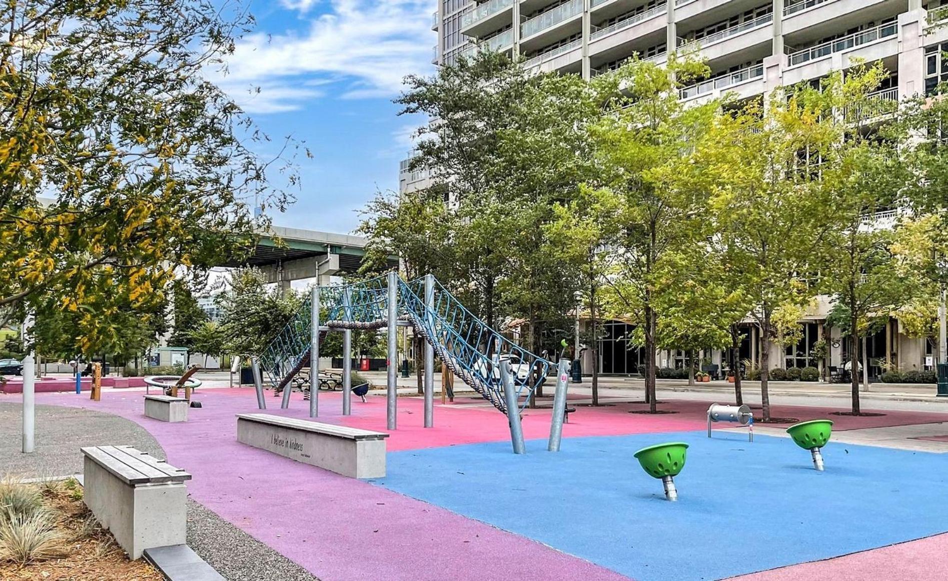 טורונטו 2 Bedroom Waterfront Condo Downtown W/ Free Parking מראה חיצוני תמונה