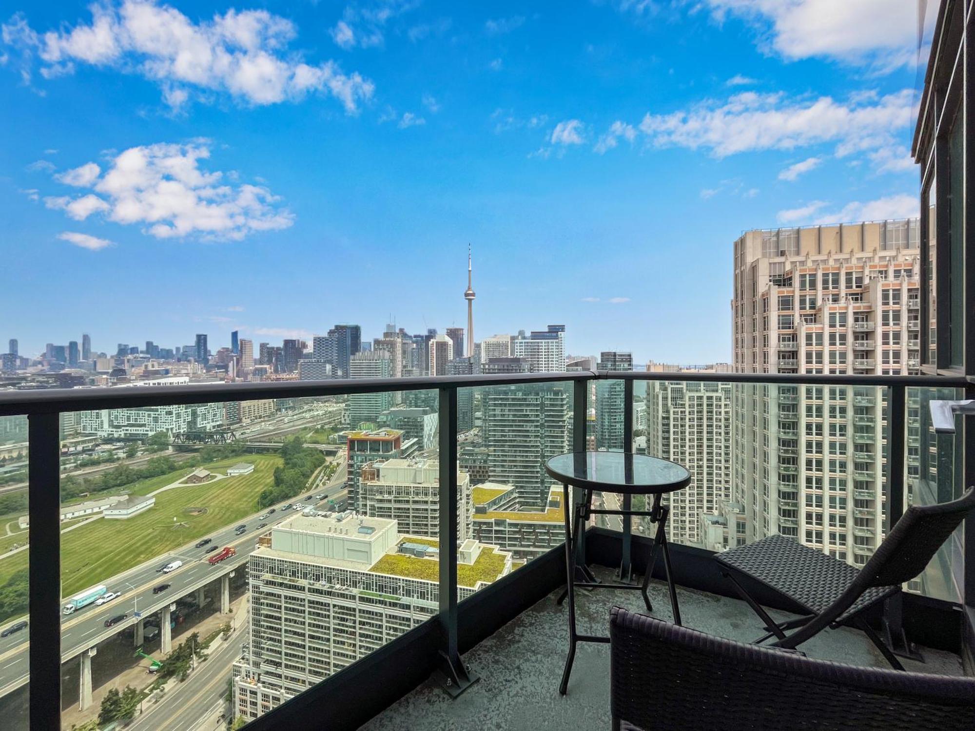 טורונטו 2 Bedroom Waterfront Condo Downtown W/ Free Parking מראה חיצוני תמונה