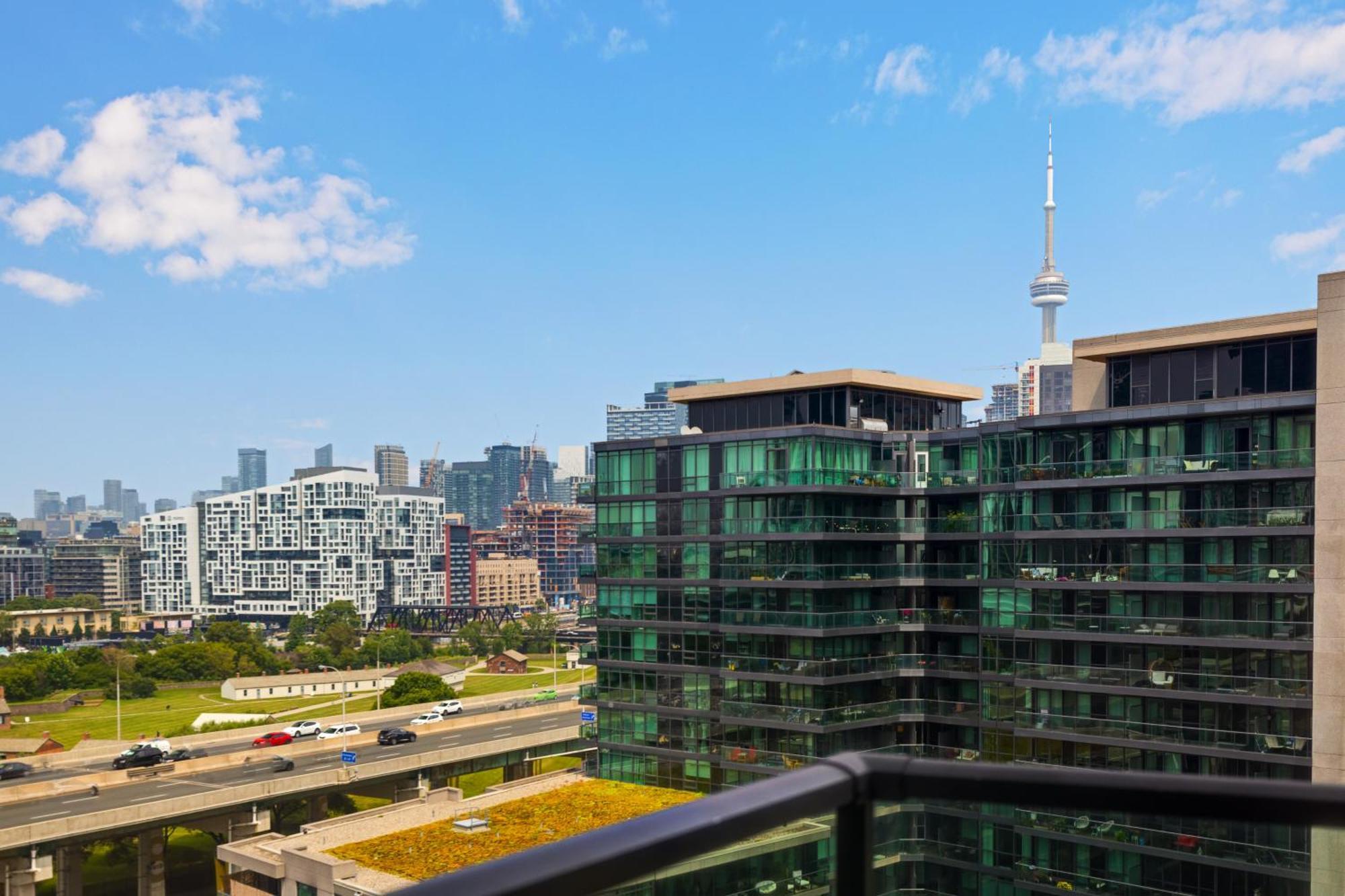 טורונטו 2 Bedroom Waterfront Condo Downtown W/ Free Parking מראה חיצוני תמונה