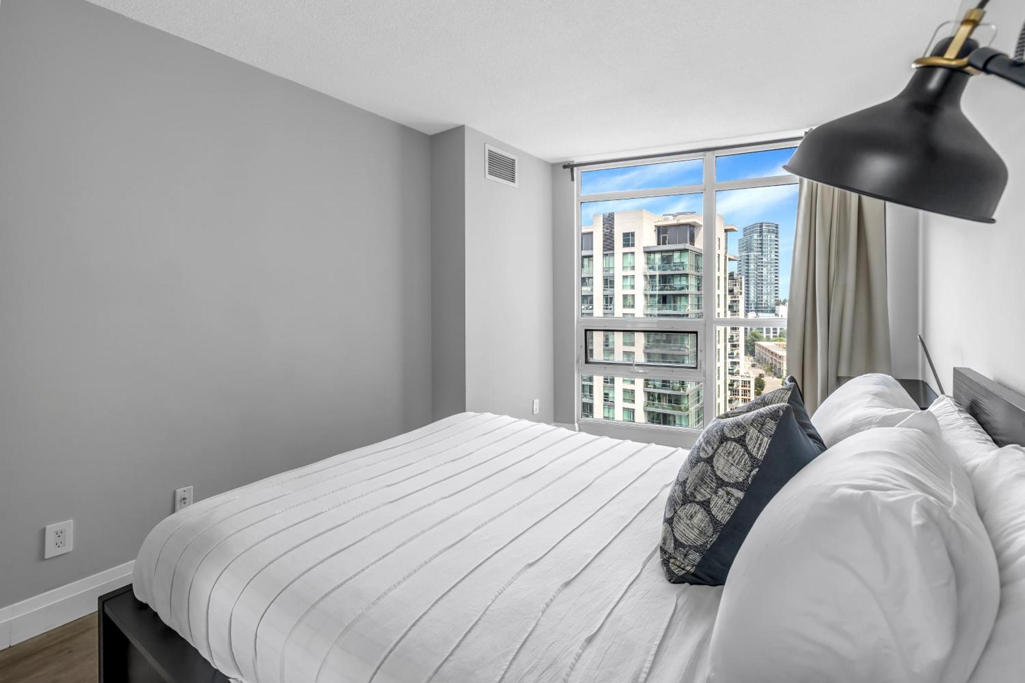 טורונטו 2 Bedroom Waterfront Condo Downtown W/ Free Parking מראה חיצוני תמונה